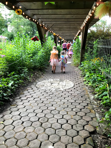 Oakhurst Gardens