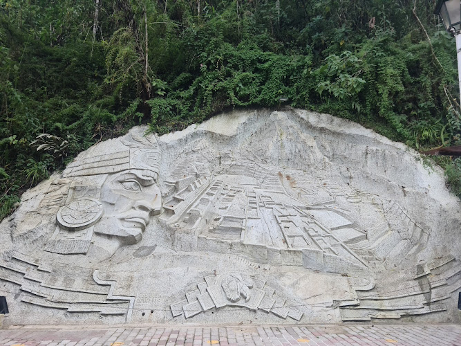 Santuario de Machupicchu Tallado en roca maciza