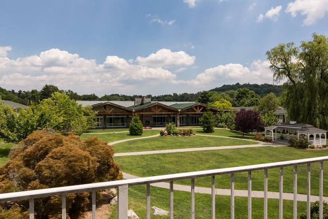 Sleepy Hollow Hotel