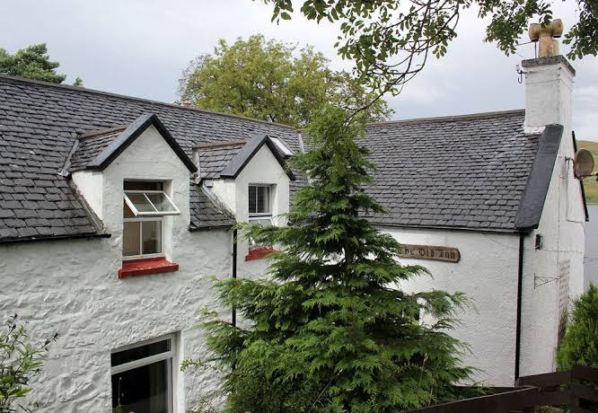 The Old Inn & Waterfront Bunkhouse