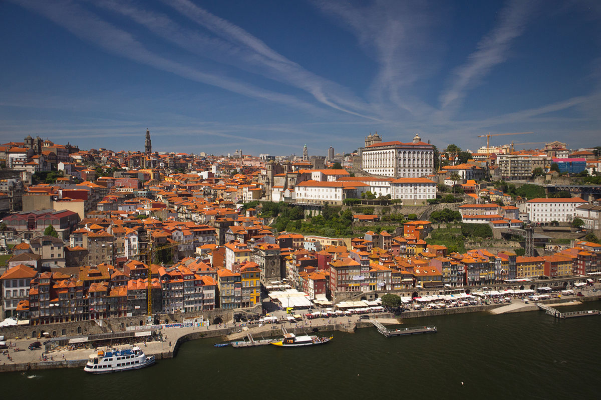 Aerial view of Ribeira Square and the surrounding district