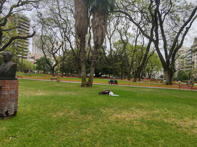 Vicente López y Planes Square